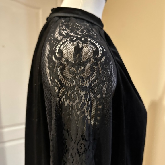 Black Velvet Lace Top - Picture 4 of 9